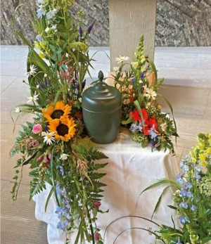 Arrangemang urna: 2950 kr